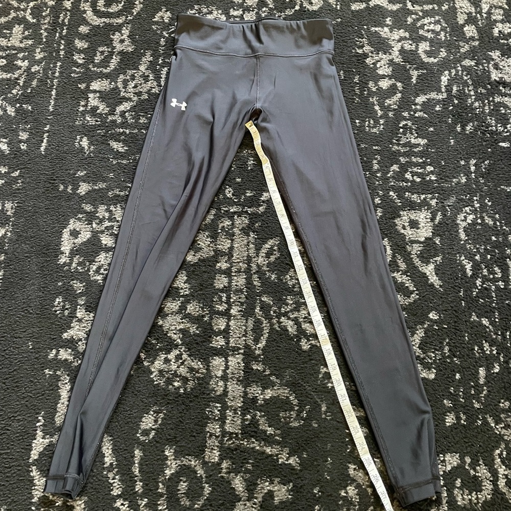 Under Armour leggings 28”